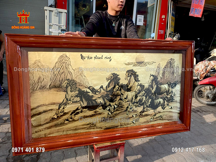 Nguyên liệu chế tác tranh bát mã là đồng nhập khẩu cao cấp